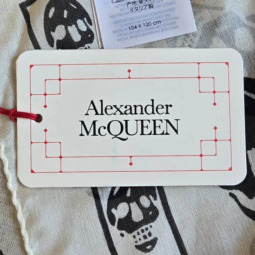 NWT 100% Silk Alexander McQueen Skull Scarf Black White